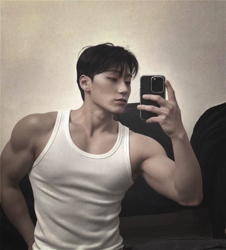 Choi San thumbnail