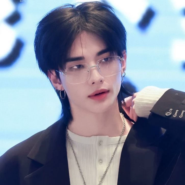 Hyunjin thumbnail