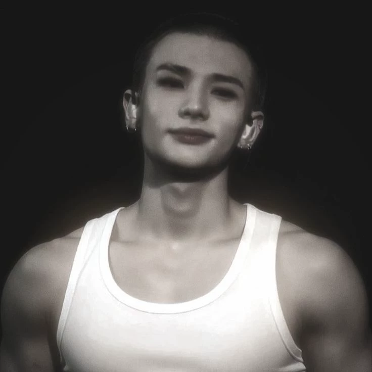 Whang Hyunjin thumbnail