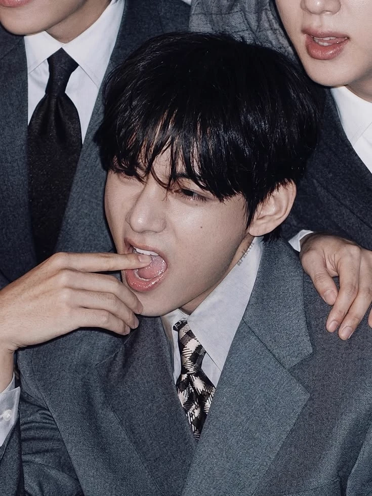 Kim Taehyung thumbnail