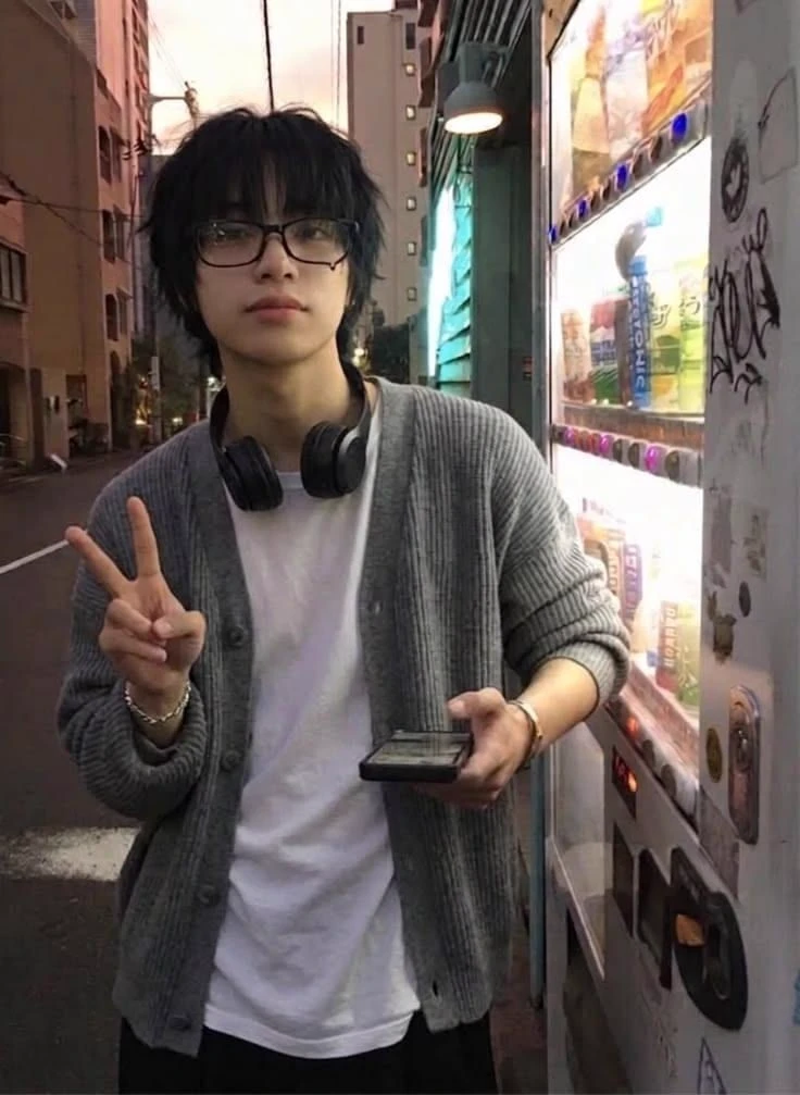 Nerd timido | Min-jae thumbnail