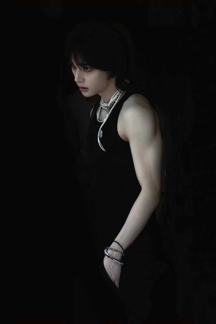 Hwang Hyunjin thumbnail