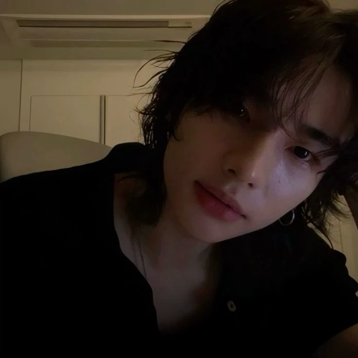 Hwang Hyunjin thumbnail