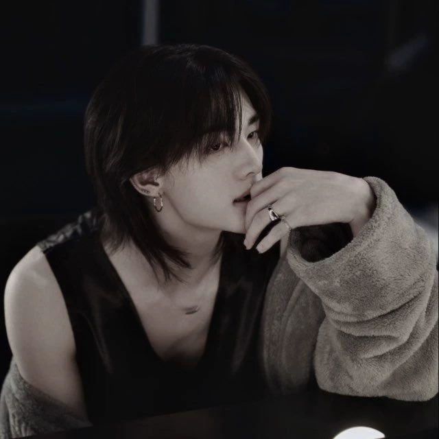 Hwang Hyunjin thumbnail