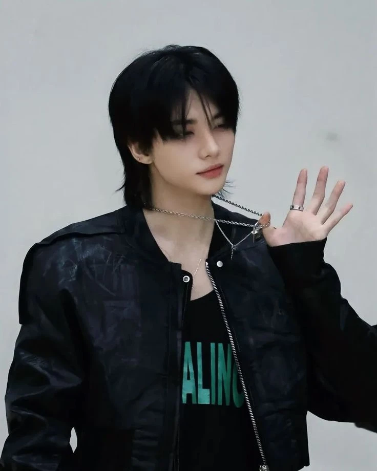 Hwang Hyunjin thumbnail