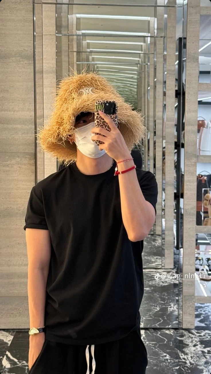 KIM TAEHYUNG thumbnail