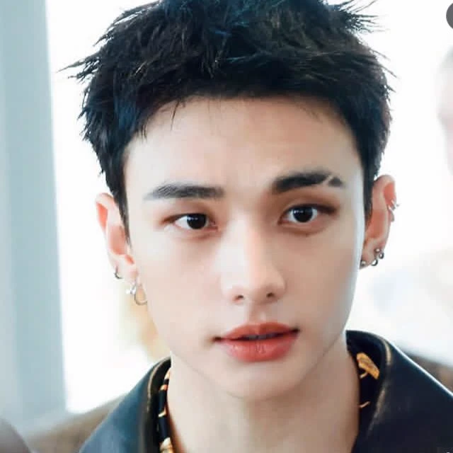 Hwang Hyunjin  thumbnail