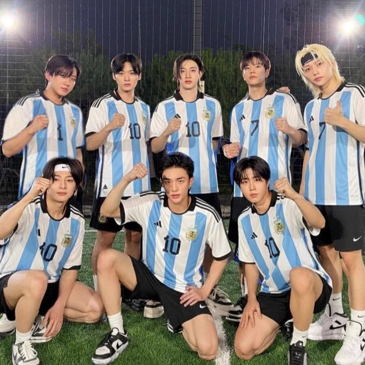stray kids thumbnail