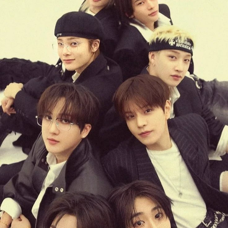 stray kids thumbnail
