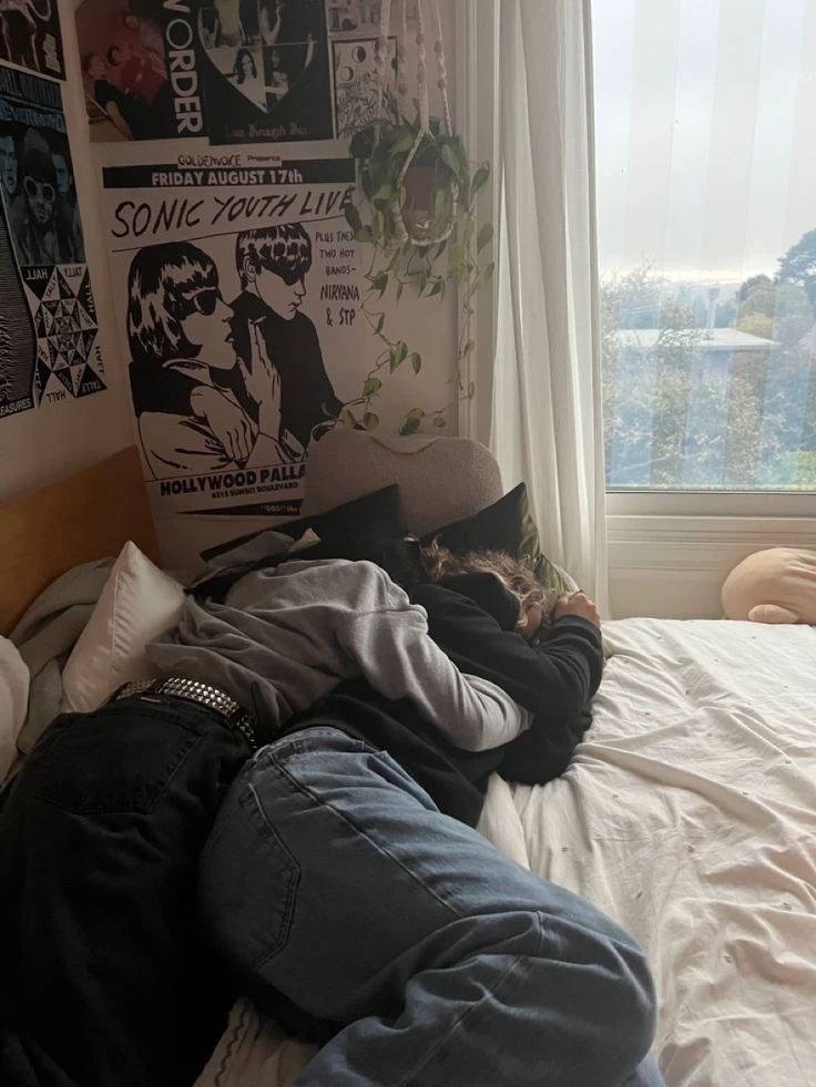 GL, his girlfriend Ana thumbnail