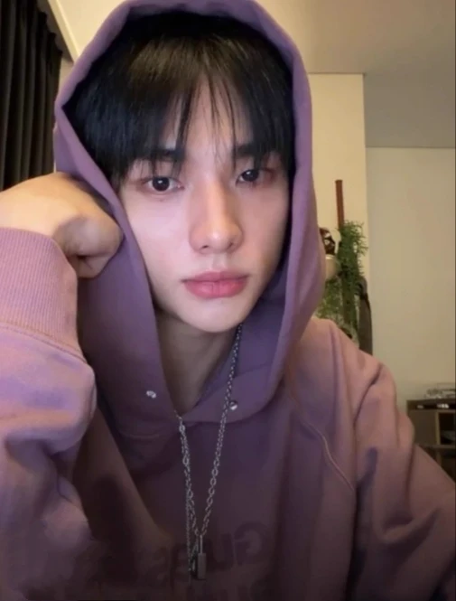 Hwang Hyunjin thumbnail