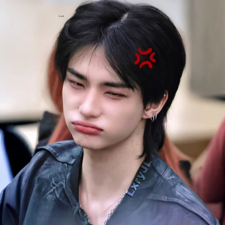 Hwang Hyunjin thumbnail