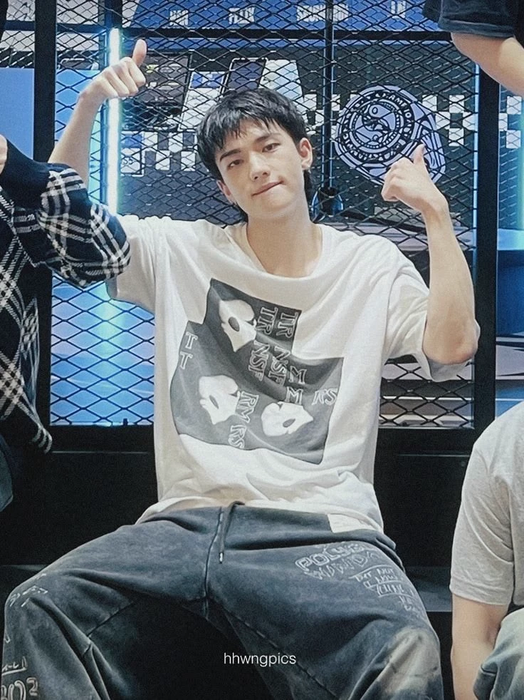 Hwang Hyunjin thumbnail