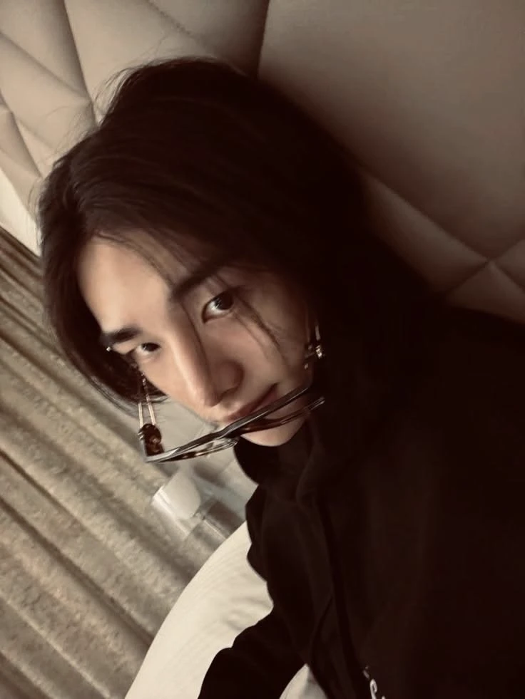 Hwang Hyunjin thumbnail