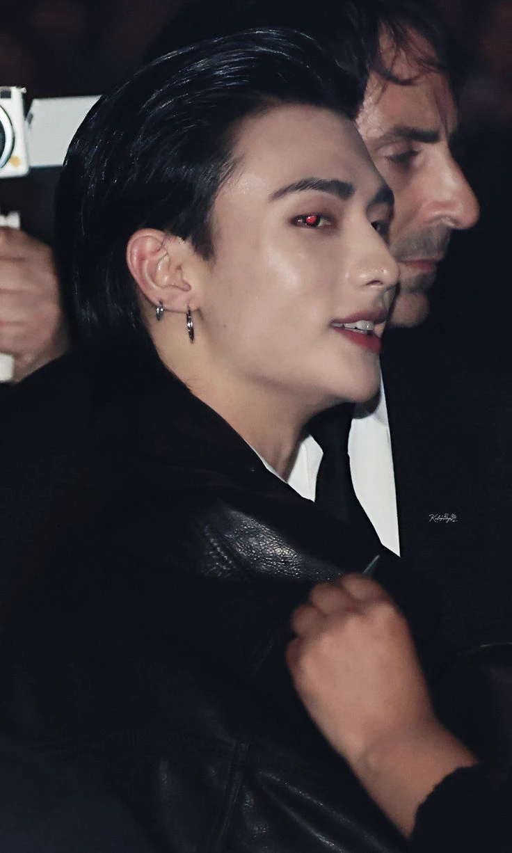 Hwang Hyunjin thumbnail