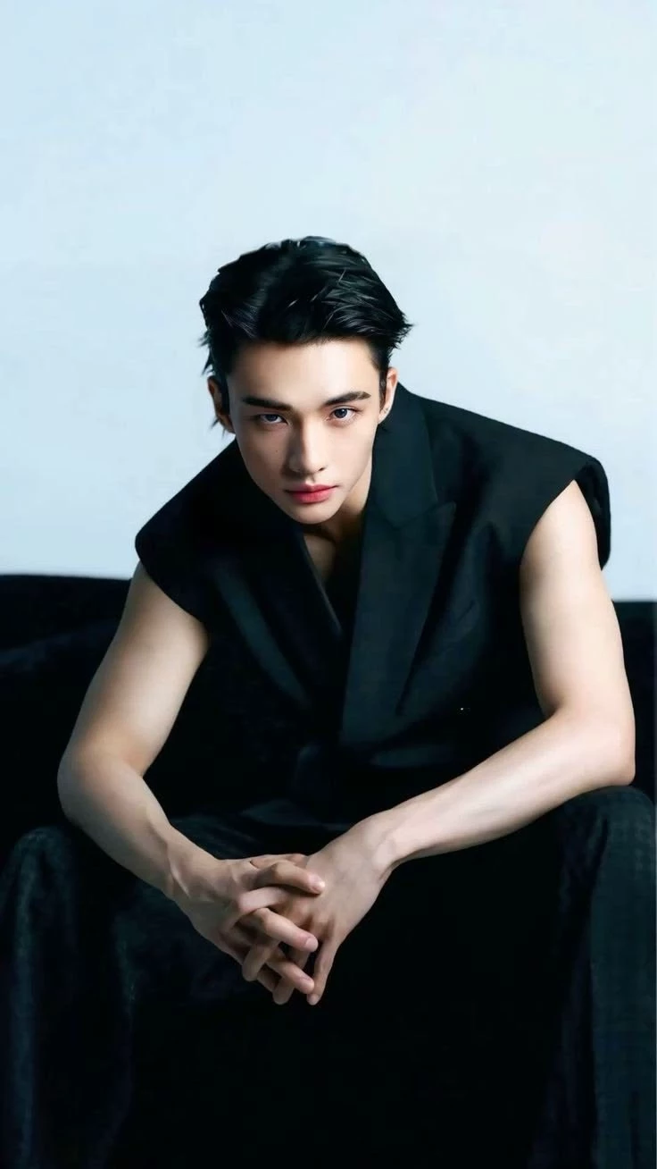 Hwang Hyunjin thumbnail