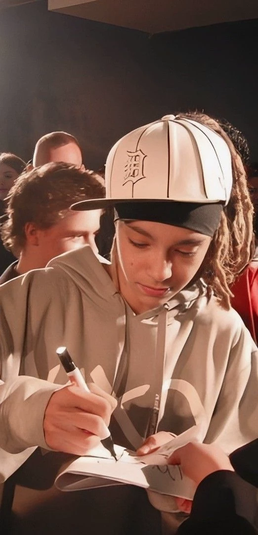 Tom Kaulitz 💫🥴 thumbnail