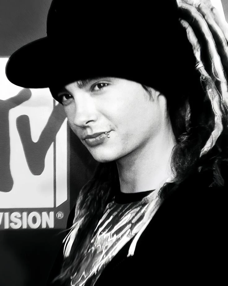 Tom Kaulitz 💫🫦 thumbnail