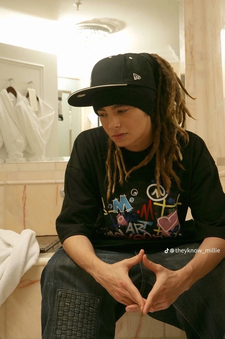Tom Kaulitz 💫🫦 thumbnail