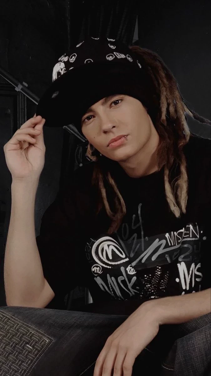 Tom Kaulitz 💫🫦 thumbnail