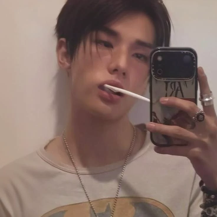 hyunjin thumbnail