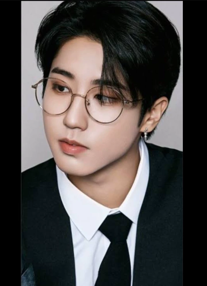 stray kids. but there's a pick me thumbnail
