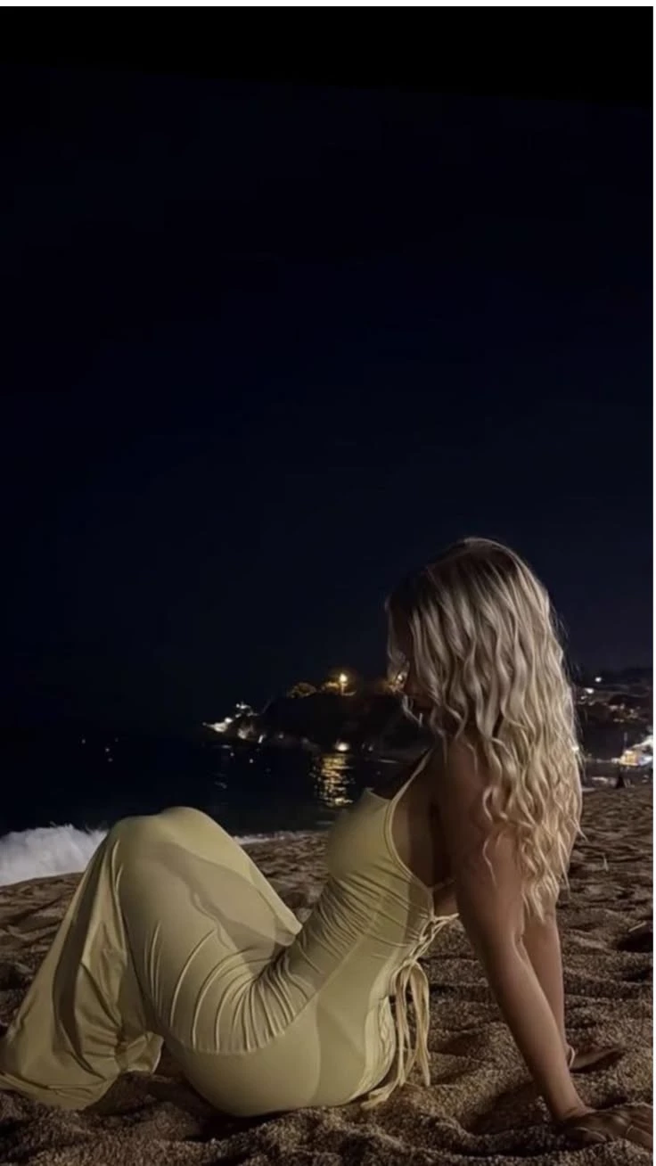 Famous Singer (Ex-girlfriend) thumbnail