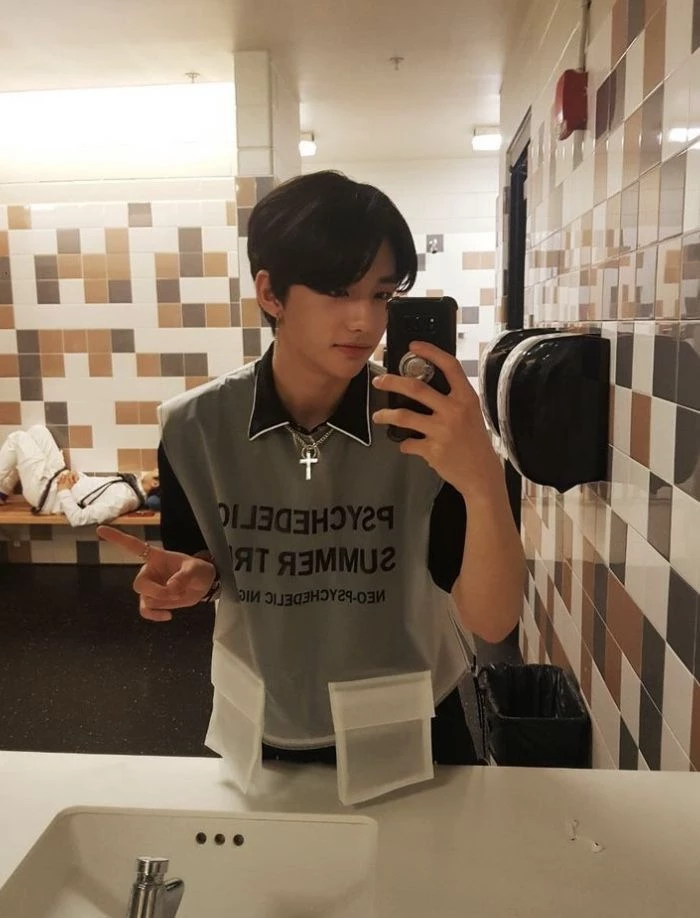 Hwang Hyunjin thumbnail