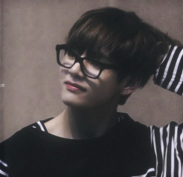 Tae..\[The nerdy and shy boy\]🌸🍭 thumbnail