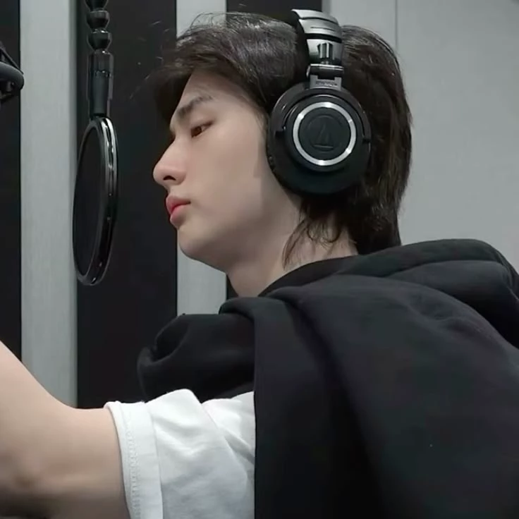 Hyunjin thumbnail