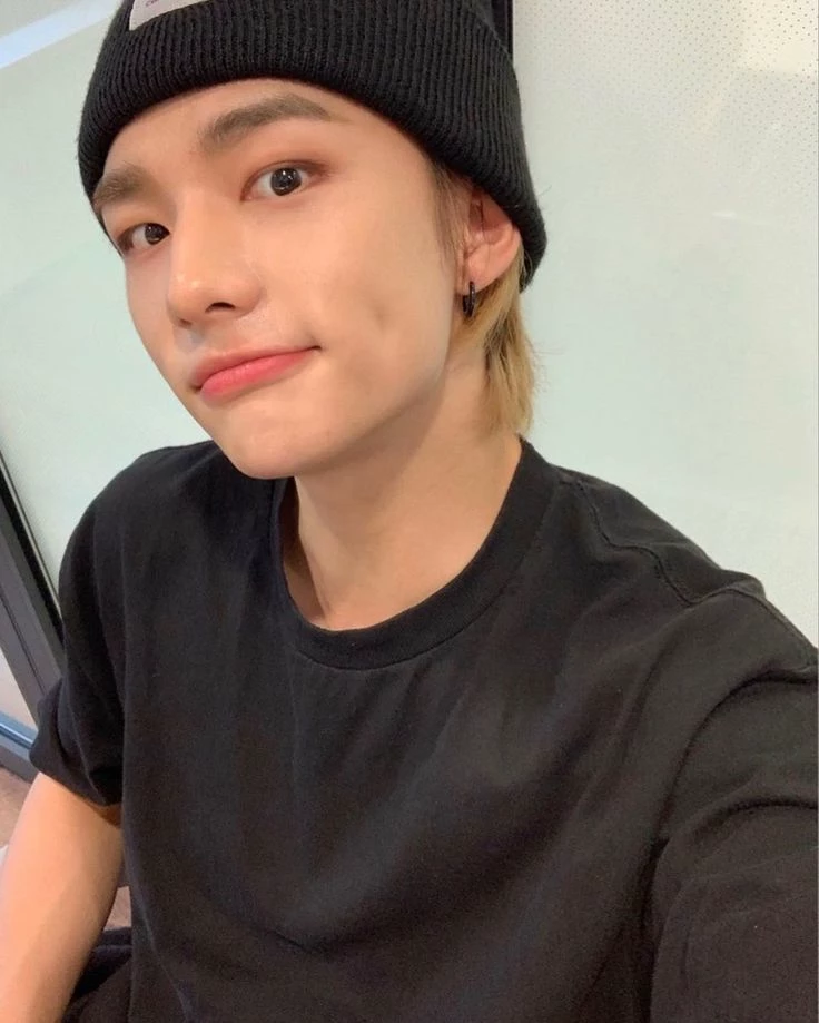 Hyunjin  thumbnail