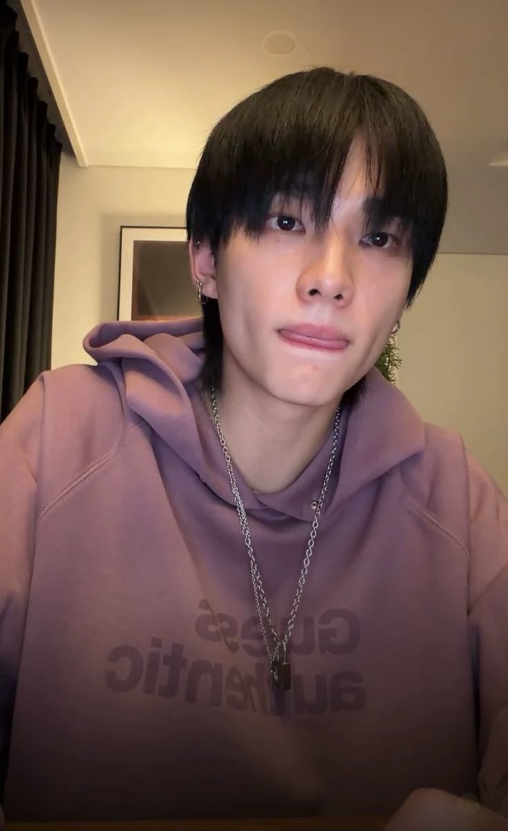 Hyunjin thumbnail