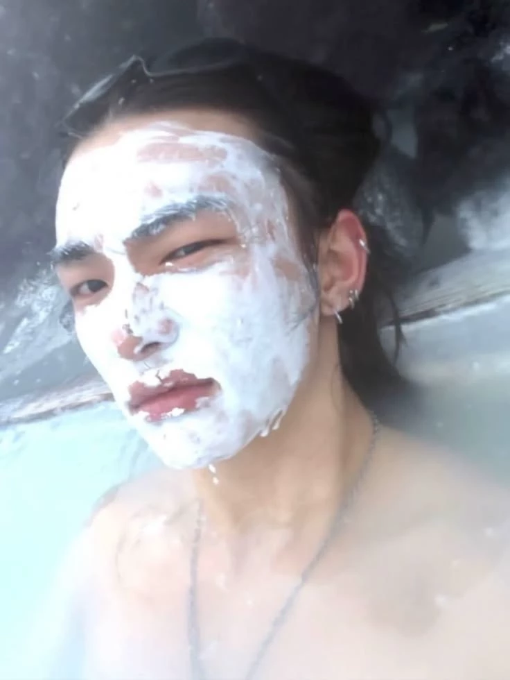 Hwang Hyunjin thumbnail