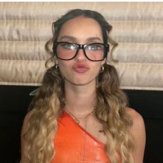 Daniela thumbnail