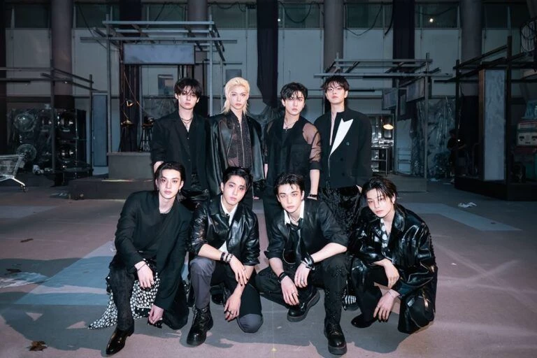 The reality show with my favorite Kpop band and its 8 members thumbnail