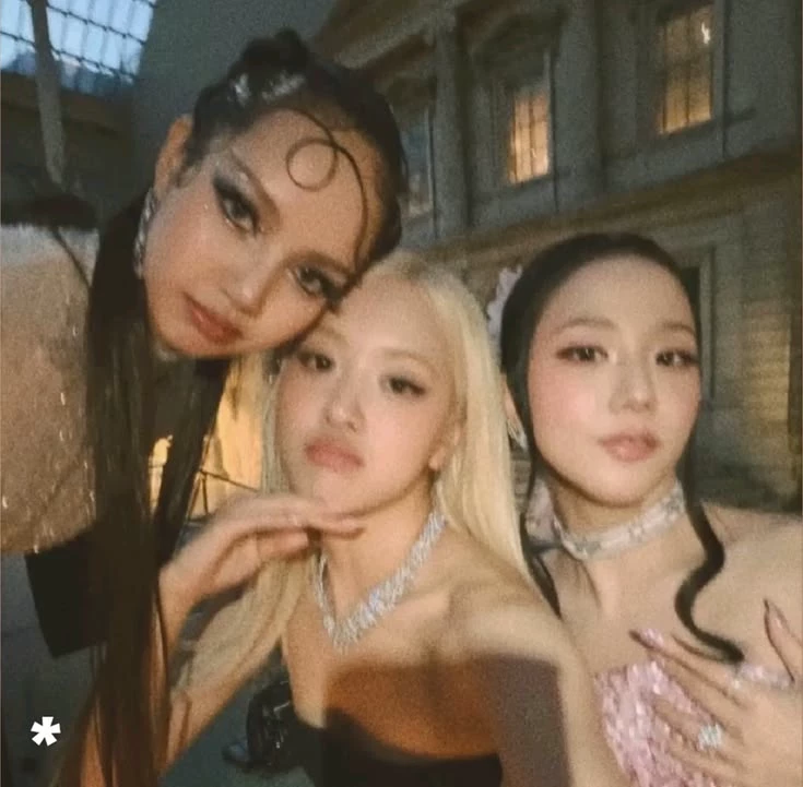 • Lisa, Rose, Jisoo thumbnail