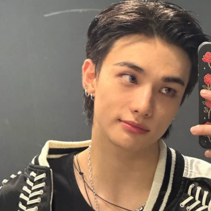 Hwang Hyunjin thumbnail