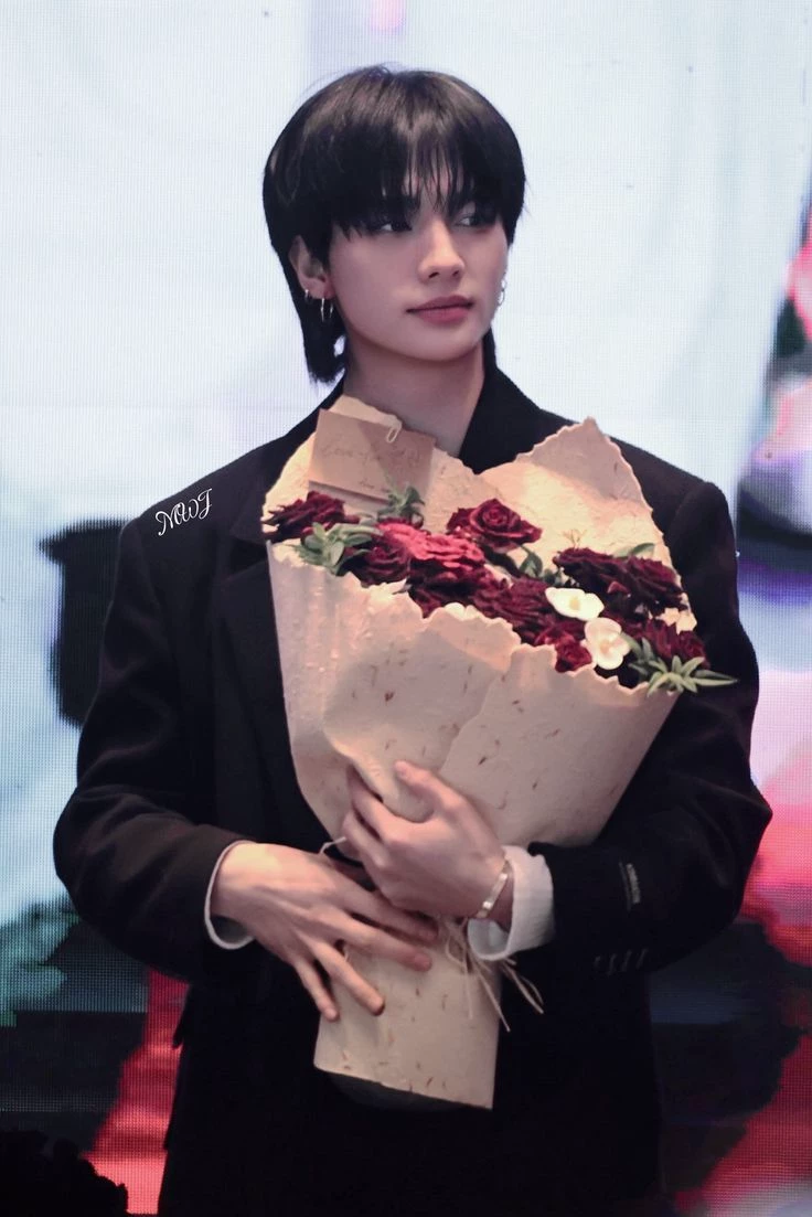 hyunjin thumbnail