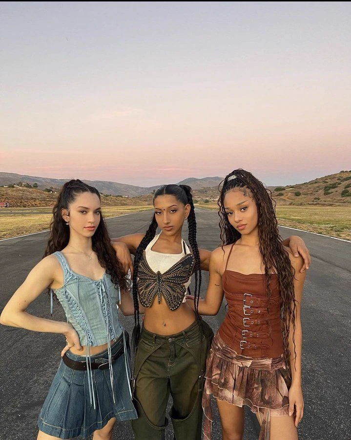 Daniela, Manon, and Lara thumbnail