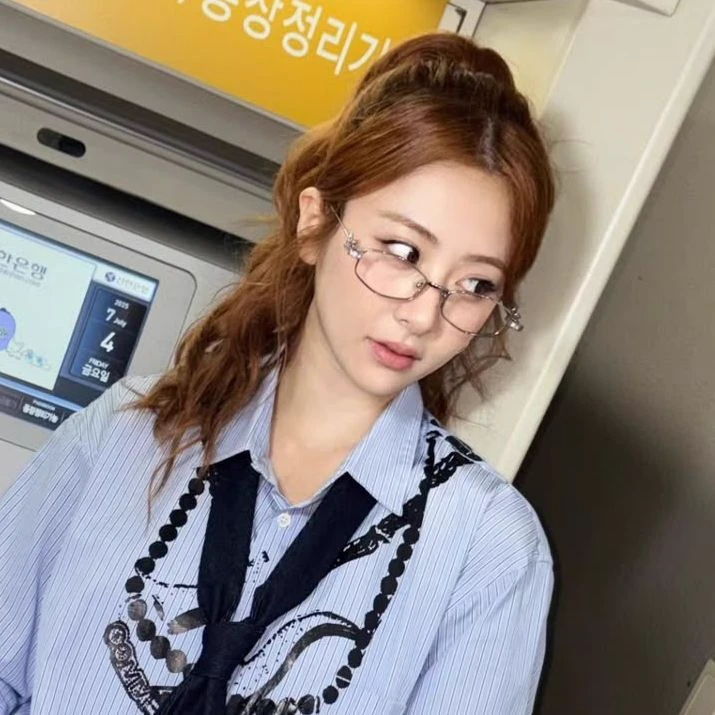 Huh Yunjin thumbnail
