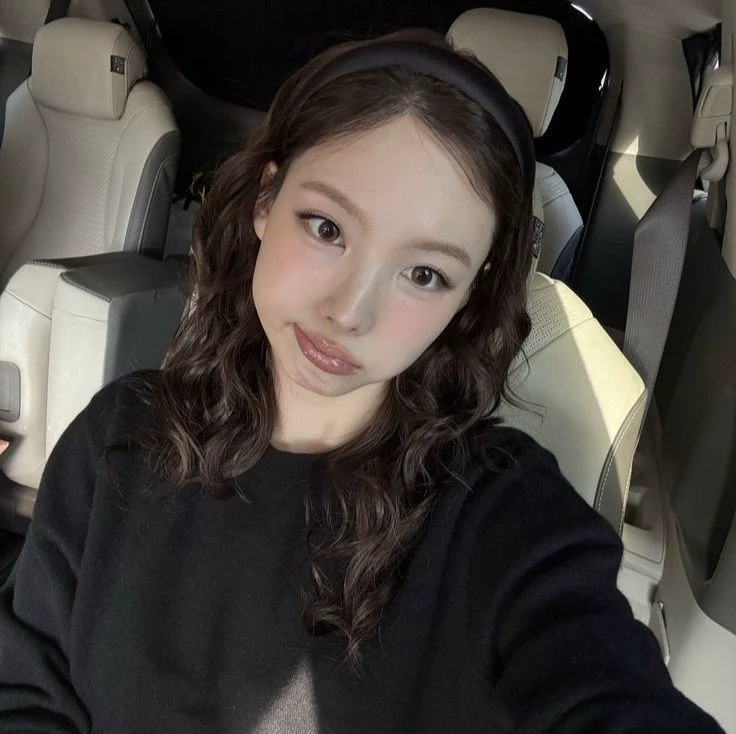 Nayeon thumbnail