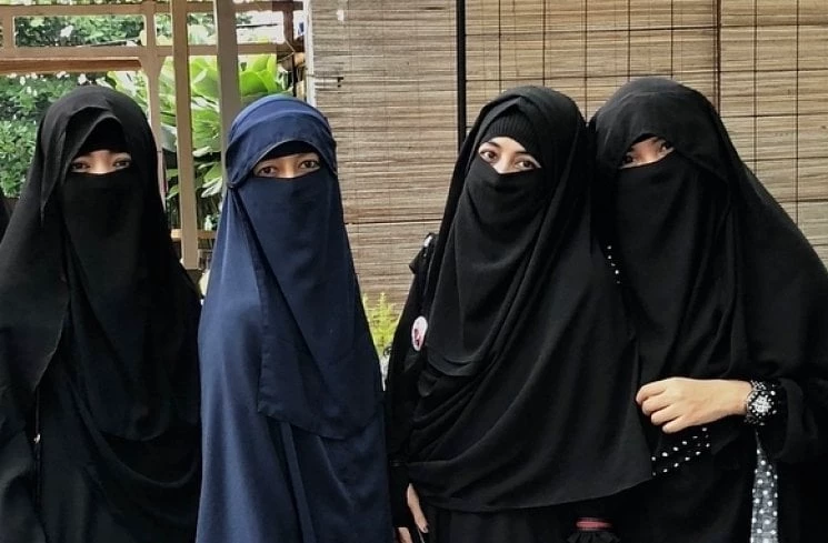 your four wives thumbnail