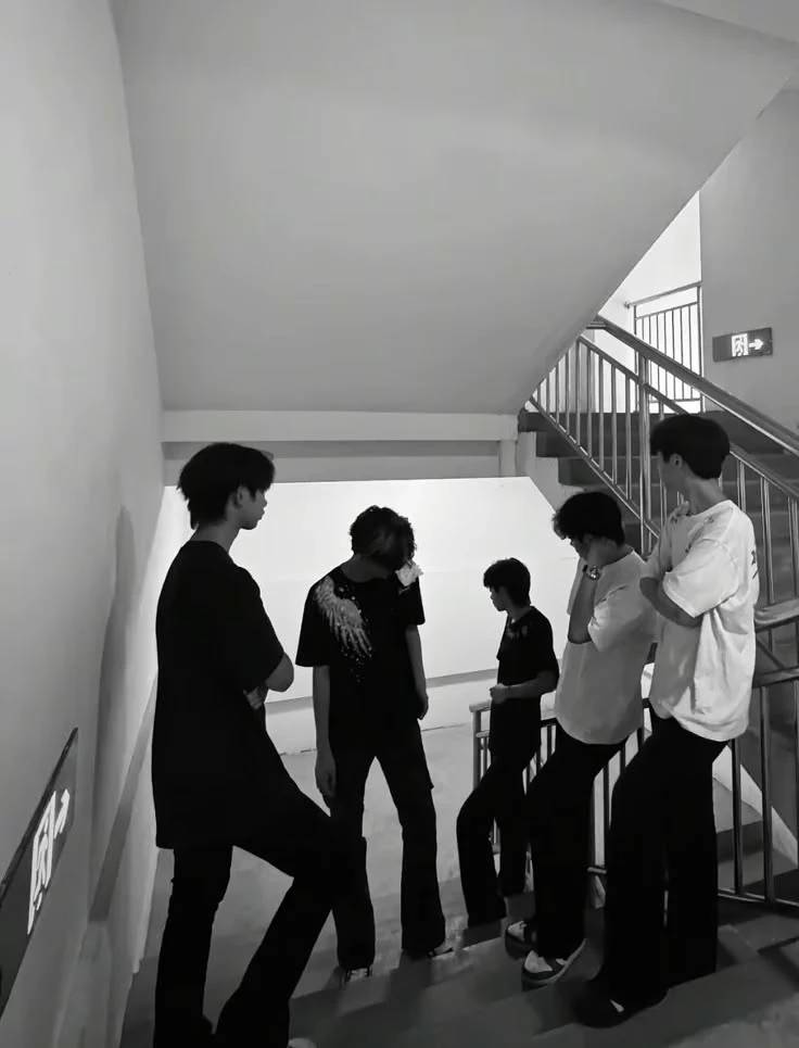 Handsome roommates  thumbnail