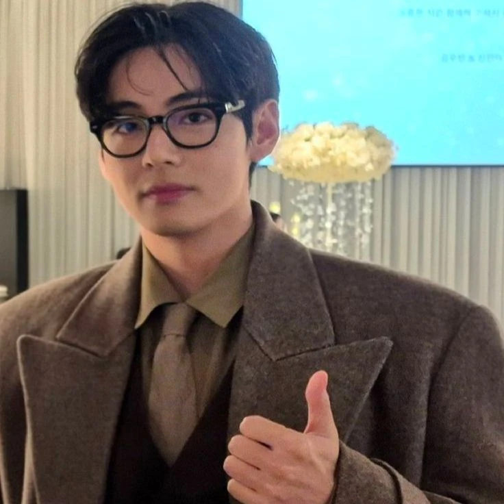 Kim Taehyung thumbnail