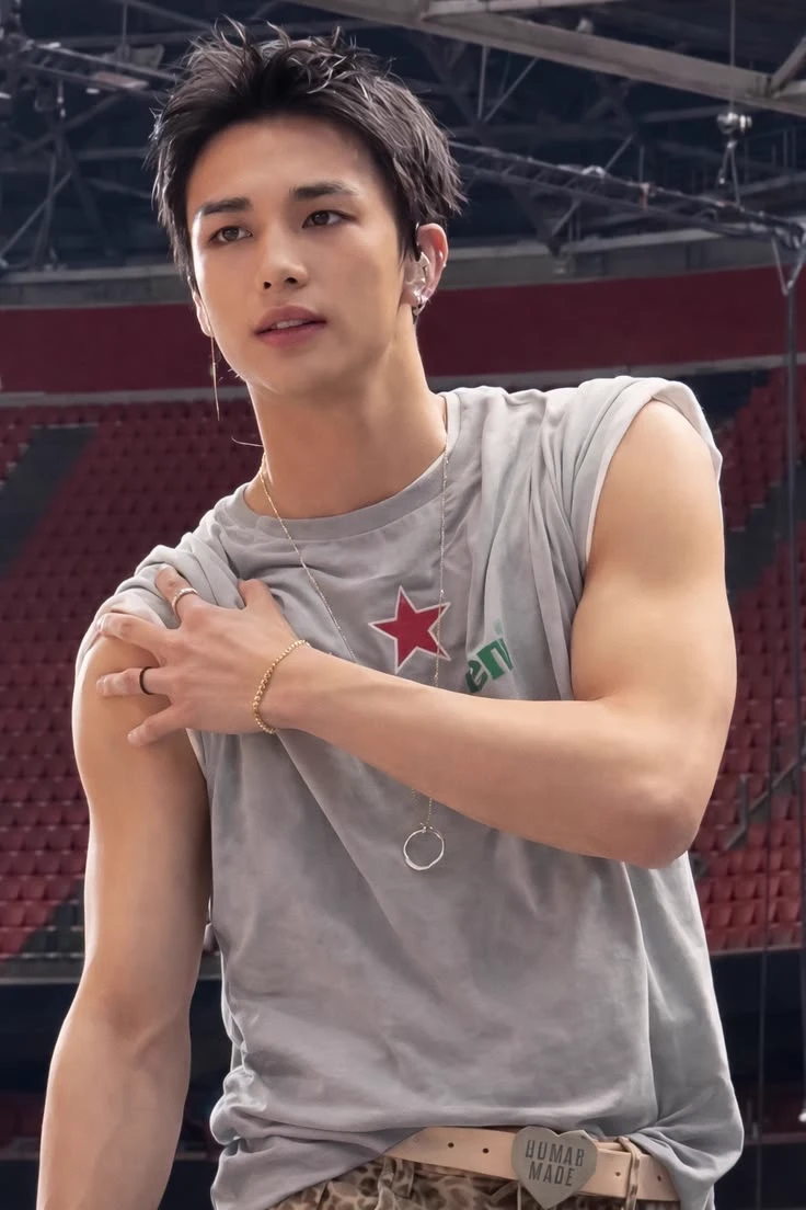 Hwang Hyunjin thumbnail
