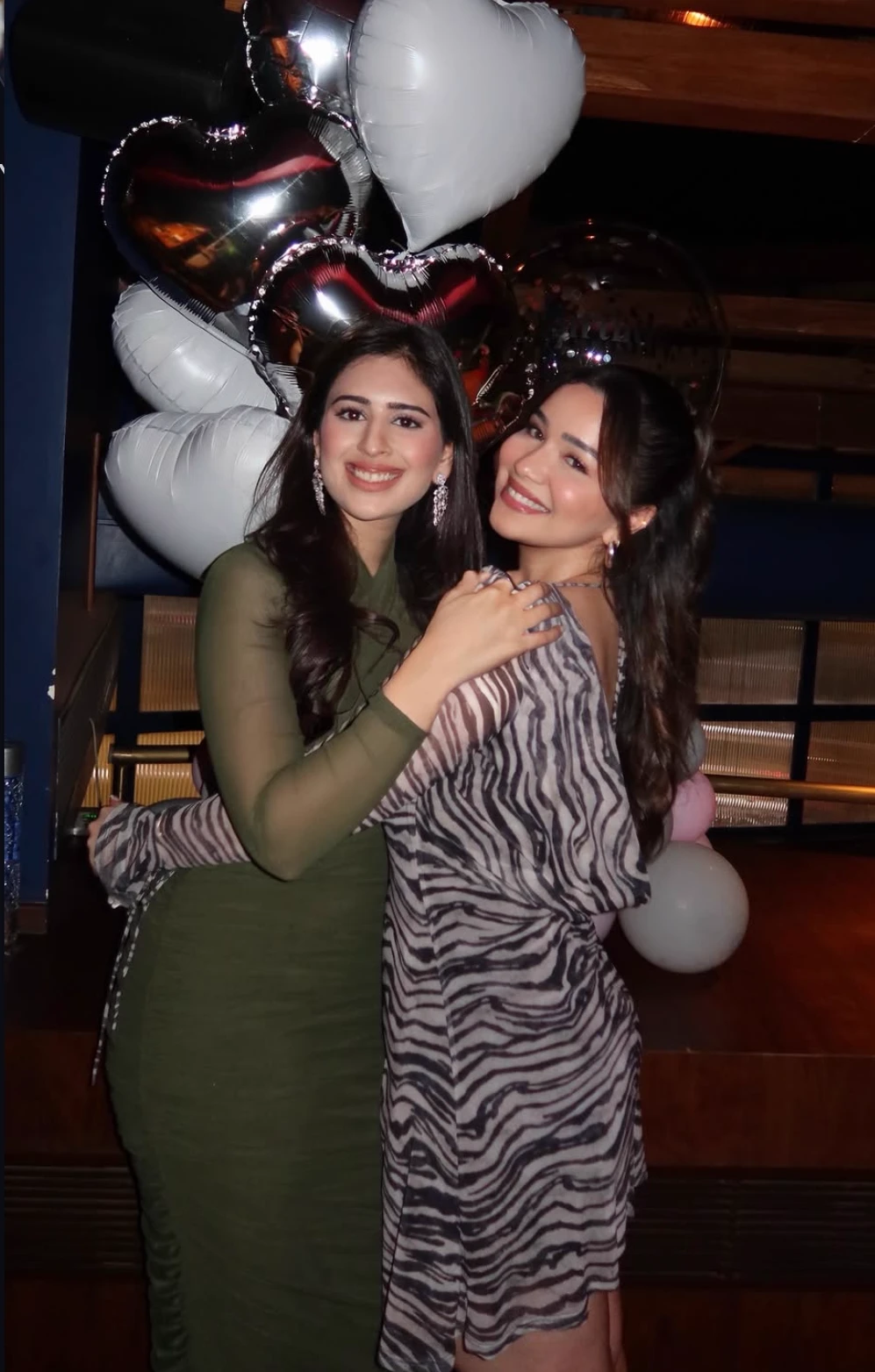 Saniya tendulkar and Sara tendulkar thumbnail