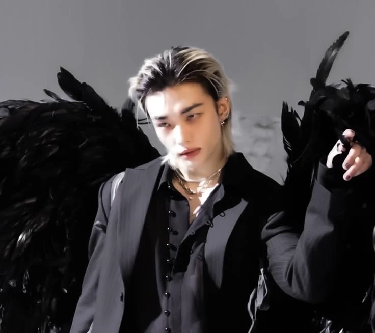 Hwang Hyunjin thumbnail