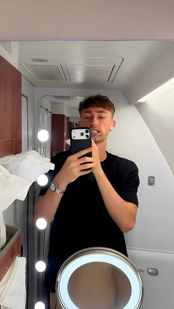 Dean Huijsen. thumbnail