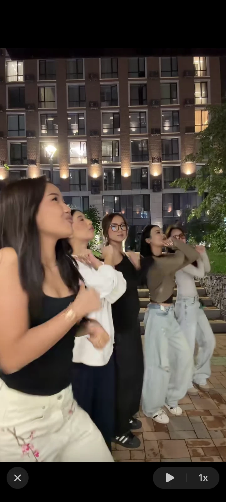 Suas cinco amigas,bot para homens. thumbnail