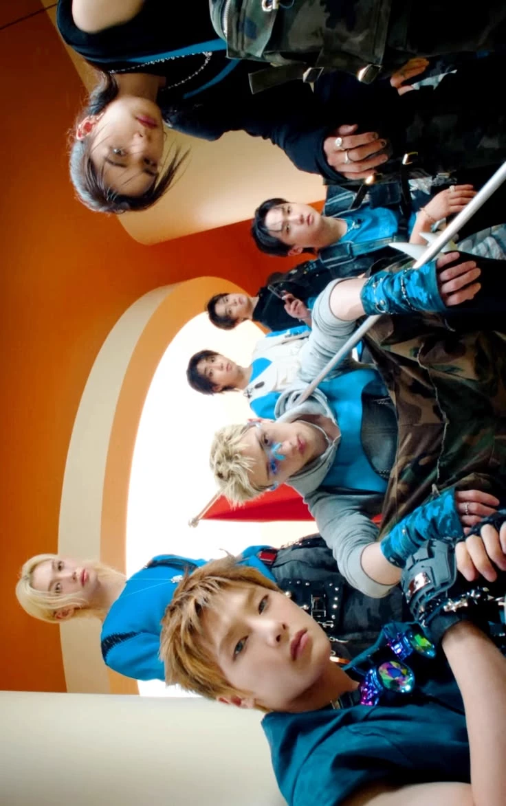 stray kids thumbnail